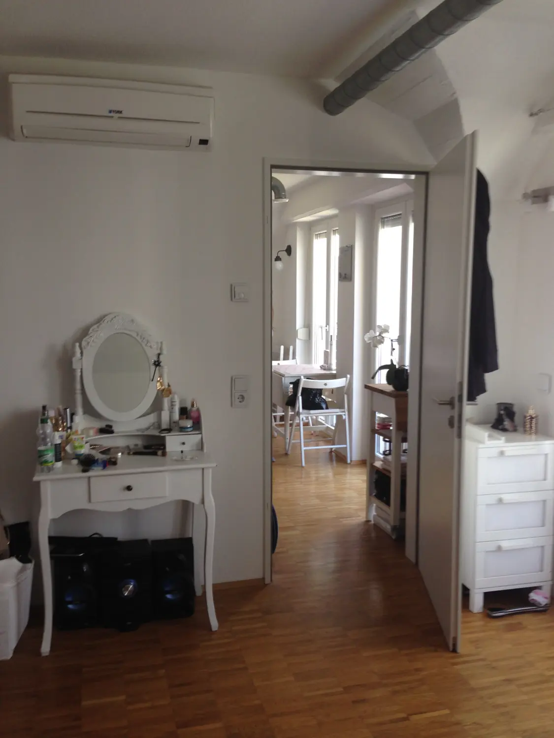 Mietservice im Depot - 5-Zimmer-Wohnungen, Schminktisch