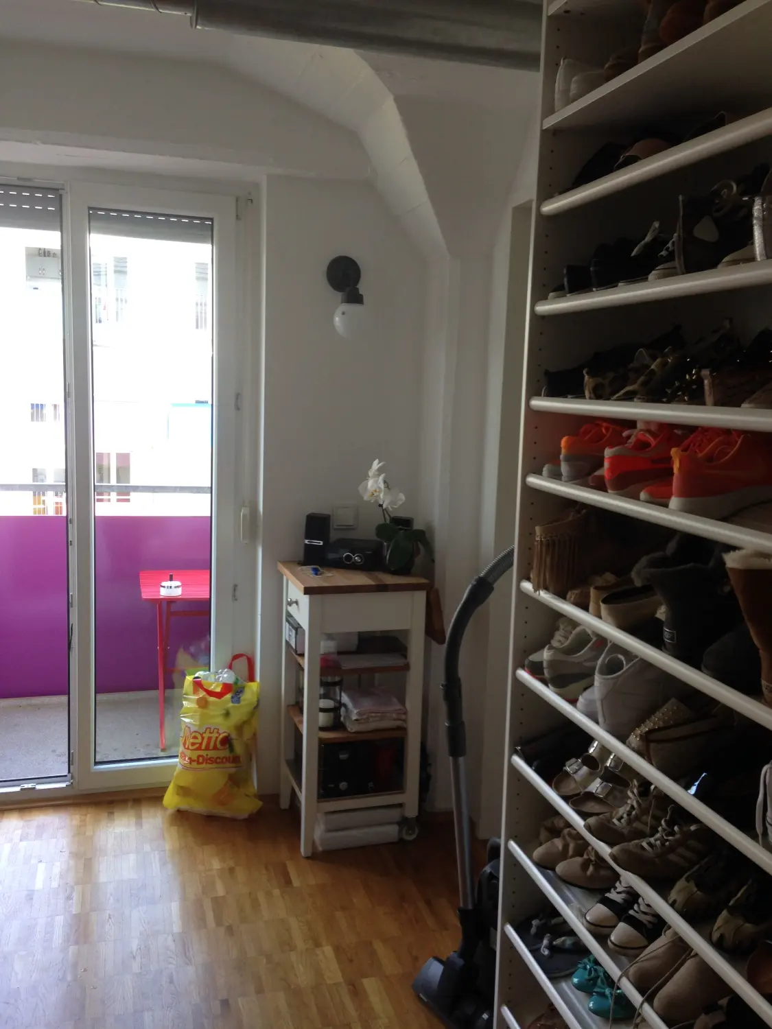 Mietservice im Depot - 5-Zimmer-Wohnungen, Schuhregal